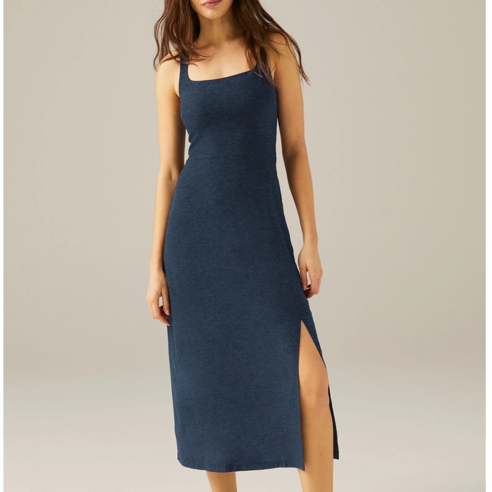 Beyond Yoga Featherweight Getaway Dress